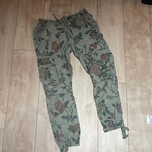 Cargo Pants Military Green w/ Floral Detail Gorgeous Size P